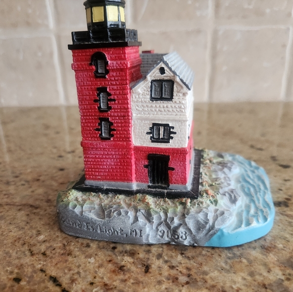 Two Michigan Spoontiques Lighthouses - Picture 8 of 13